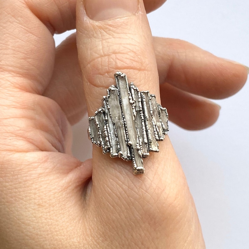 Anillo de escudo de kunzita rosa, plata pura 999, anillo de escudo de kunzita rosa, anillo de corona de kunzita en bruto, anillo de corona de cristal en bruto imagen 3