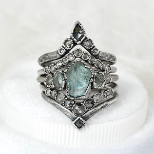 Custom Raw Aquamarine and Diamond Wedding Set. Raw Alternative Wedding Set Rustic Diamond Ring Fine Silver Wedding Band Raw Proposal Ring