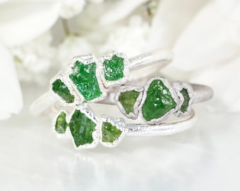 Tsavorit Granat Ring: RTS 999 Reinsilber Elektrogeformter Roher Grüner Tsavorit Granat 3 Stein Ring US Größe 5 und 6