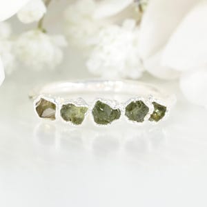 Demantoid Garnet Ring. Raw Green Garnet Ring Green Garnet Wedding Band Natural Gemstone Ring Green Garnet Ring January Birthstone Jewellery