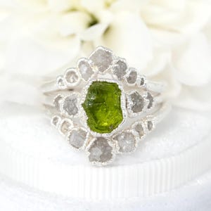 SET oder EINZEL // Roh Peridot und Roh Diamant Ehering. Rustikale Handgefertigte Electroformed 999 Reine Silber Stacking Feinschmuck