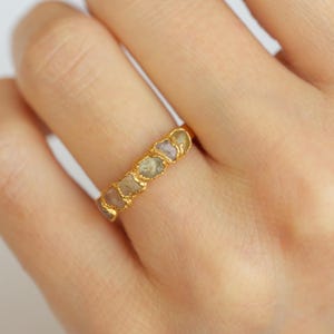 Raw Sapphire Ring. Multicolor Nature Inspired Sapphire Crystal Wedding Band Ring. Multicolor Sapphire Ring. Gold Multicolor Crystal Ring