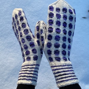 Pdf. Window Mittens knitting pattern in English and Icelandic
