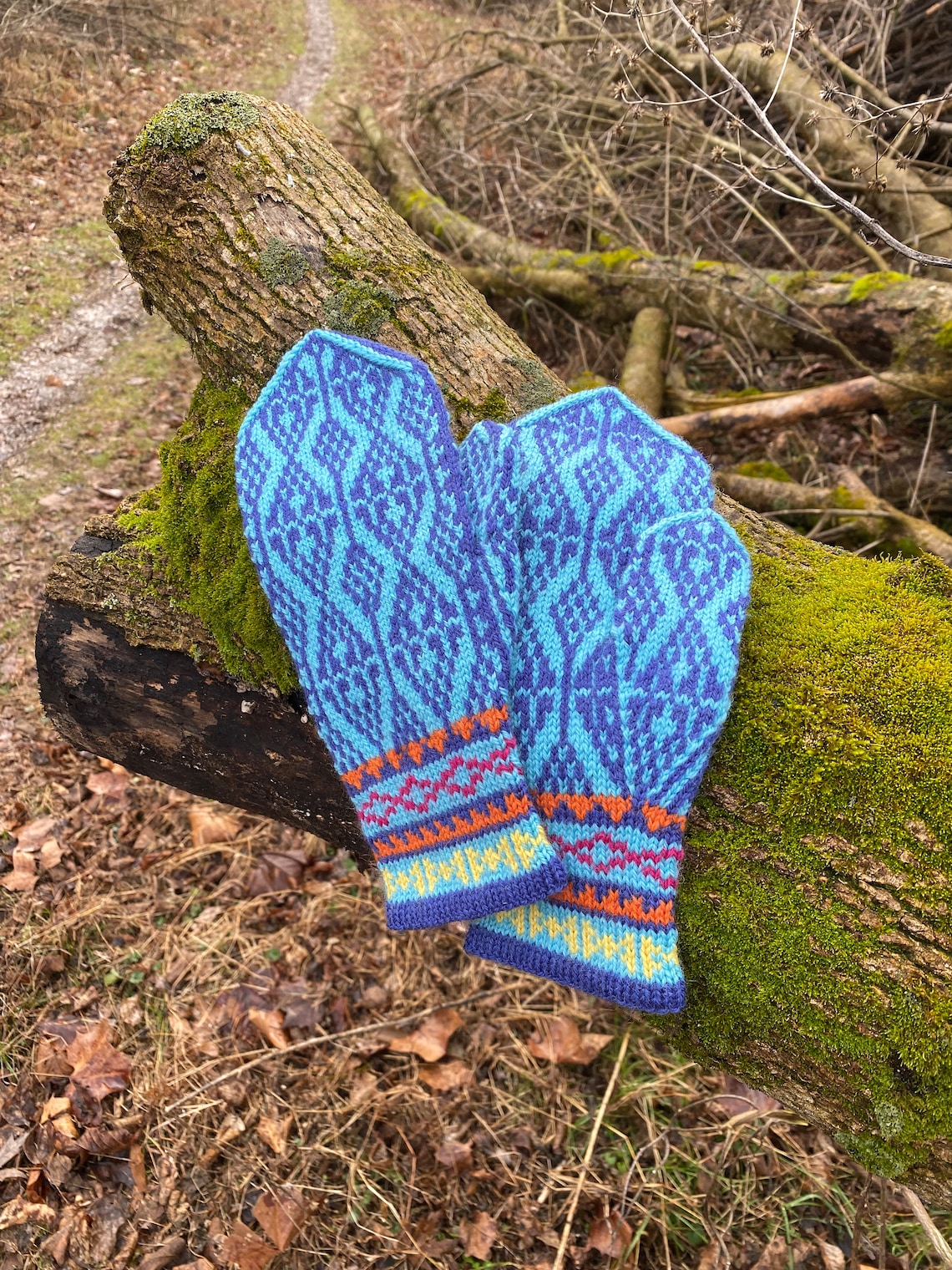 Pdf. Roots Mittens Knitting Pattern in English, Icelandic and Norwegian