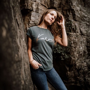 Camiseta de mujer llamativa *Karma will fix it* oro rosa - vegana - hecha de algodón orgánico sostenible y producción justa - corte holgado Grün (ausverkauft)