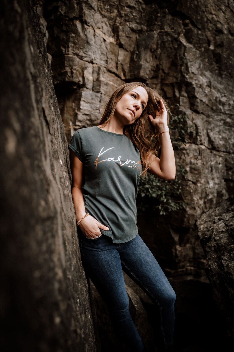 Camiseta de mujer llamativa *Karma will fix it* oro rosa - vegana - hecha de algodón orgánico sostenible y producción justa - corte holgado Grün (ausverkauft)