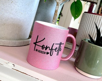 Glitzertasse *Konfetti im Herzen* aus Keramik - Farbe rosa - außen Glitzer innen weiß