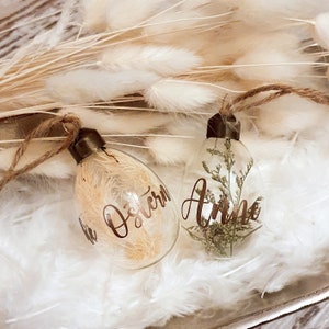 Gepersonaliseerd glazen ei om op te hangen met naam - Paasei - gevuld met gedroogde bloemen of veren - 6 x 4 cm - cadeau-idee voor Pasen