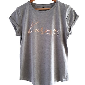 Camiseta de mujer llamativa *Karma will fix it* oro rosa - vegana - hecha de algodón orgánico sostenible y producción justa - corte holgado Grau
