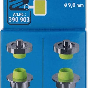 Könnte beinhalten: Eine blaue und weiße Verpackung für ein Prym Werkzeug-Set für Hohlnieten. Die Verpackung zeigt eine Nahaufnahme der Werkzeuge und der Nieten. Der Text auf der Verpackung lautet "Werkzeug-Set für Prym Hohlnieten", "Tool set for Prym tubular rivets", "Jeu d'outils pour rivets creux Prym", "Ø 7,5 mm", "Ø 9,0 mm", "Art.No.: 390 903", "Ø 7,5 mm", "Ø 9,0 mm".