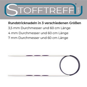 Könnte beinhalten: Ein Satz von drei weißen Rundstricknadeln mit violetten Spitzen. Die Nadeln sind 60 cm lang und in den Größen 3,5 mm, 4 mm und 7 mm erhältlich. Der Text "Rundstricknadeln in 3 verschiedenen Größen" ist oben im Bild sichtbar.