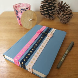 Gold Star Journal Band: Elastic Bookmark with Pen Loop