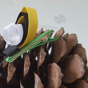 Bumble bee hair slide.Yellow, black & white grosgrain ribbon crocodile hair slide. Busy Bee Ribbon Sculpture.