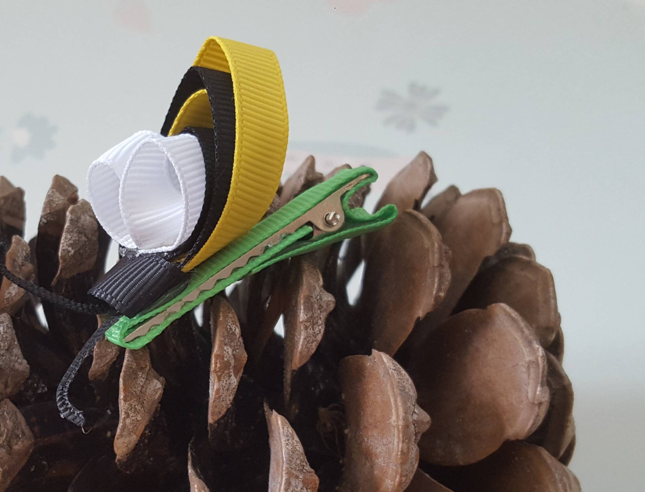 Bumble bee hair slide.Yellow, black & white grosgrain ribbon crocodile hair slide. Busy Bee Ribbon Sculpture.