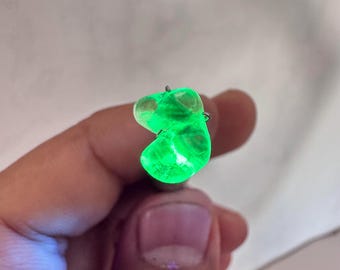 Raw Hyalite Opal, UV light reactive opal, cryptonite opal, natural untreated UV green opal, Fluorescent Minerals, top quality hyalite opal