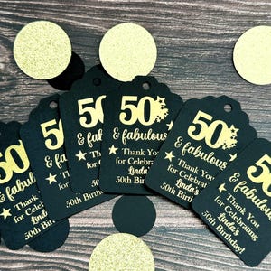 Etichette per bomboniere per il 50° e favoloso compleanno - Nere con stampa dorata - Eleganti etichette regalo per feste di compleanno importanti, set da 10