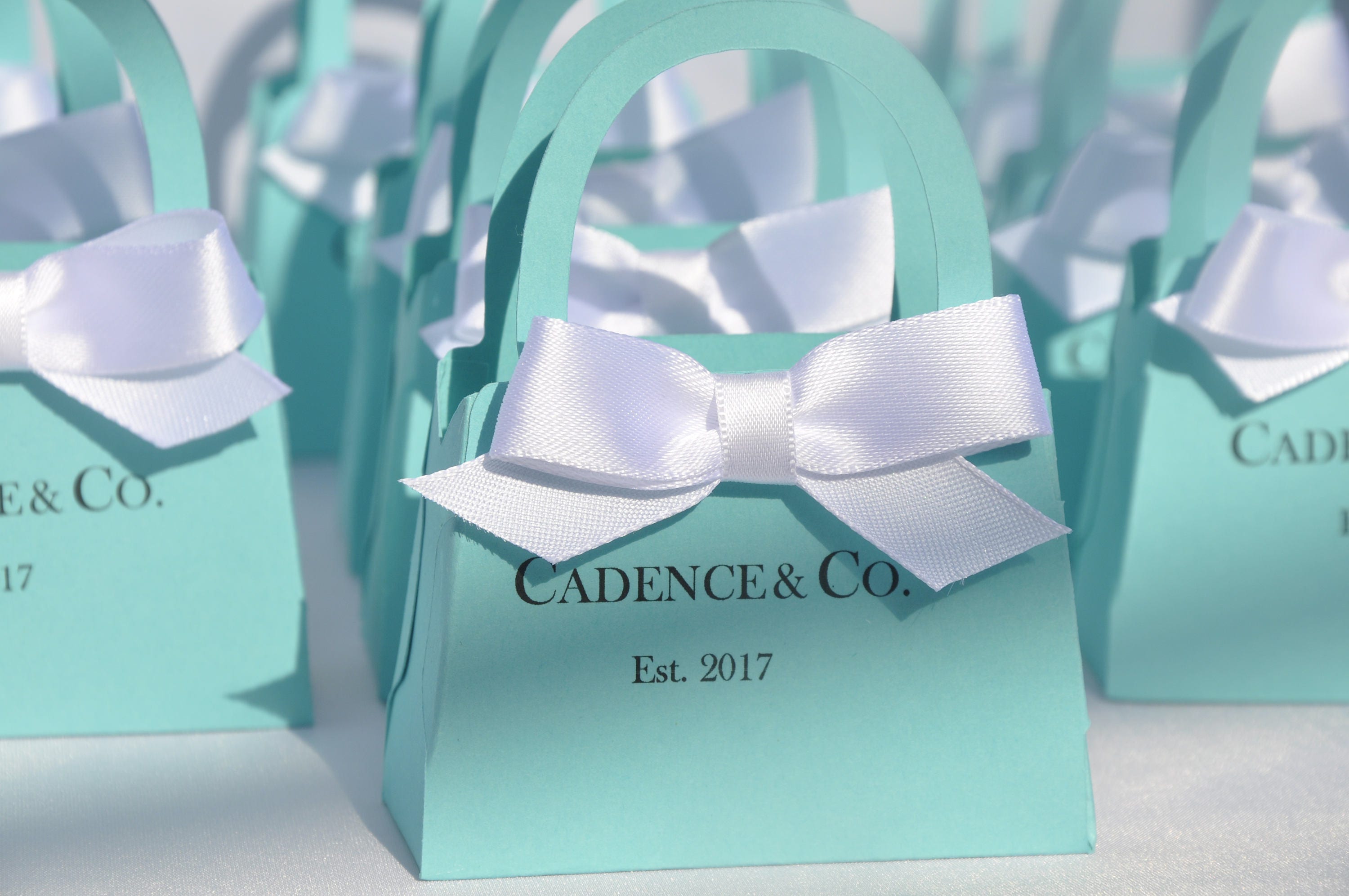 Personalisierte Mini-Geldbörse, Rotkehlchen-Ei-Farbe mit weißer Schleife. Babypartys, Brautpartys, Verlobungen, Sweet 16, Hochzeitssüßigkeiten, 10er-Set