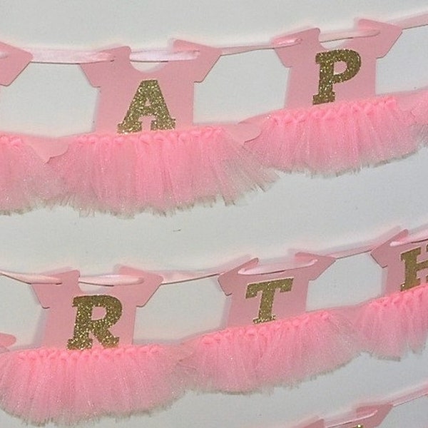 Tutu personnalisé joyeux anniversaire bannière rose avec lettres dorées et tulle - pour fêtes de ballerines, fêtes de princesse tutu banderoles