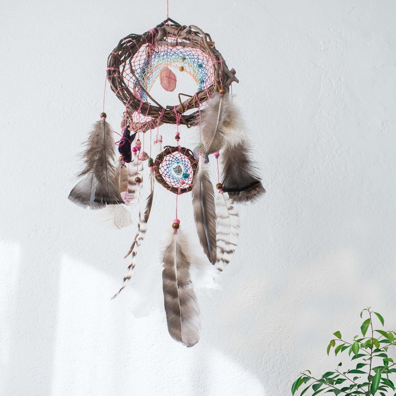 decoration with natural feathers and rustic stones