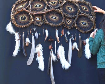 Oversized Healing Crystal Dreamcatcher – Protective, Relaxing Wall Art