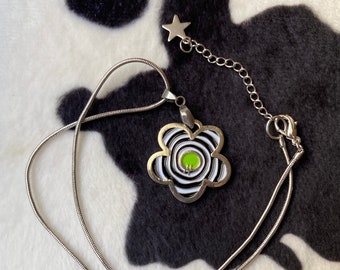 Tripping Daisy Necklace