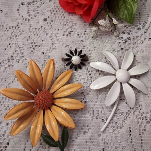 ENAMEL FLOWER PINS,1970&#39;s Flower Pins, Hippie Flower Pins, Vintage Hat Pins, Lapel Pins, Mod Flower Brooches, 1970&#39;s Jewelry