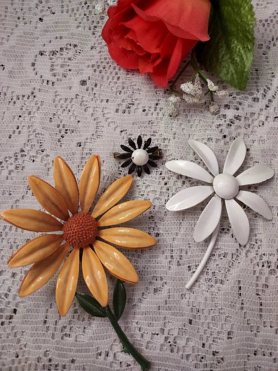 ENAMEL FLOWER PINS,1970's Flower Pins, Hippie Flow