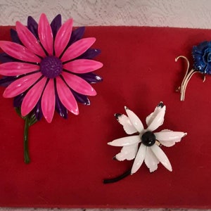 ENAMEL FLOWER PINS,1970&#39;s Flower Pins, Hippie Flower Pins, Vintage Hat Pins, Lapel Pins, Mod Flower Brooches, 1970&#39;s Flower Power