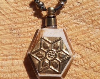 60s ヴィンテージ　ネックレス　war is not healthy ヒッピー War is Not Healthy for Children and Other Living Things Pendant