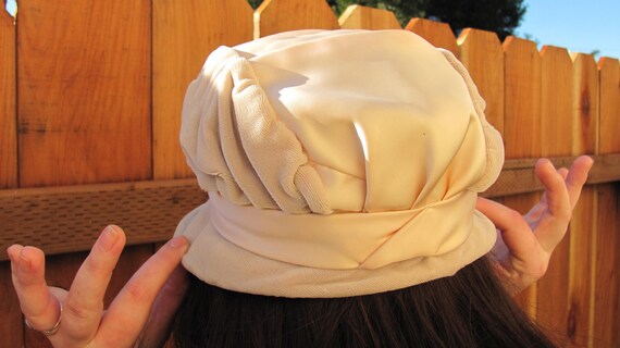 1960's VELVET CLOCHE HAT, Vintage Ladies Hat Crea… - image 3