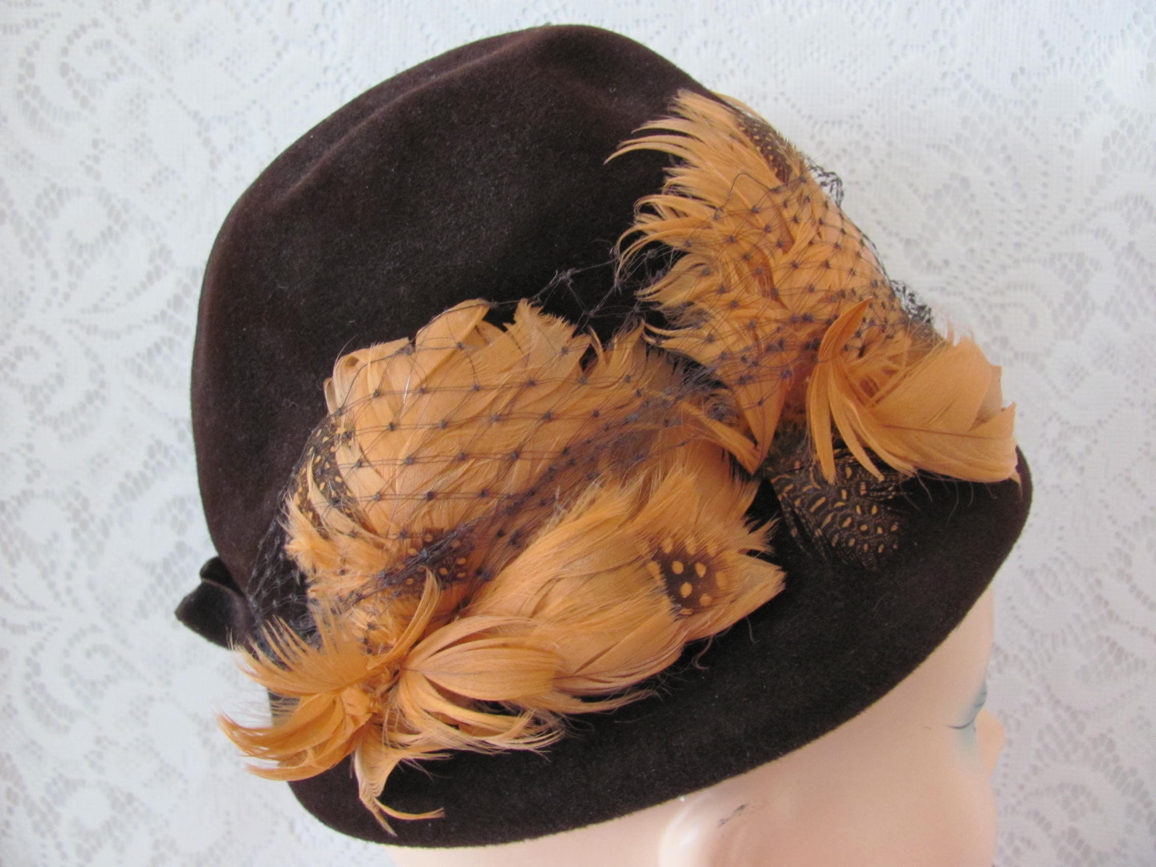 Vintage Brown Felt Cloche Hat: Orange Feather, 1940s Style  display picture 1