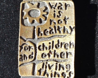 60sヴィンテージネックレスwar is not healthyローレン・シュナ War is Not Healthy