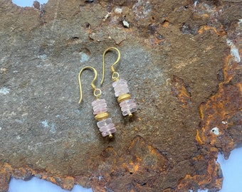 Rosenquarz Ohrringe mit Goldelementen aus vergoldeten 925er Silberelementen