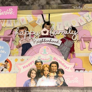 Poupées Barbie - Happy Family Neighborhood - Joyeux anniversaire Baby Nikki (NOUVEAUTÉ)