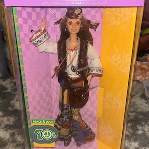 Barbieドール　PEACE＆LOVE　70th Amazon.co.jp: Barbie Peace & Love 70's Dol Collector Edition