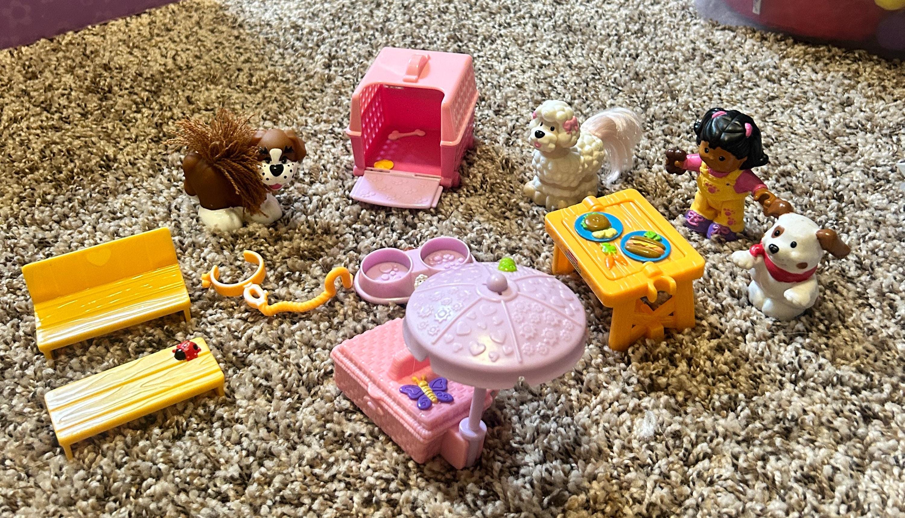 Fisher-price - Little People La Ferme Soin Des Animaux Fisher-Price World Of Little People Sonya Lee And Her Royal Tea Party Fisher-price Little People Les Animaux De La Ferme