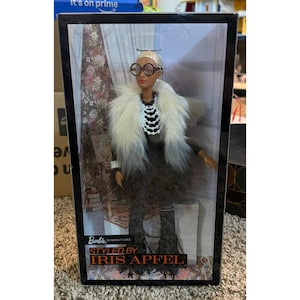 Poupée Barbie Collector Iris Apfel Veste fourrure