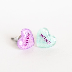 Brincos de coração doce - o amor vence | Pequeno Delicado Trendy Lilás Teal Studs Conversa Coração Pop Funky Fofo Romântico Presente de Dia dos Namorados