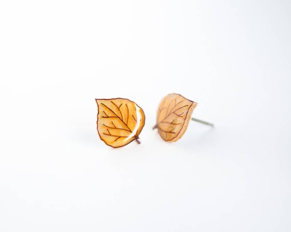 Gold aspen leaf earrings deals
