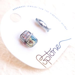 a pair of scissors sitting on top of a white plate