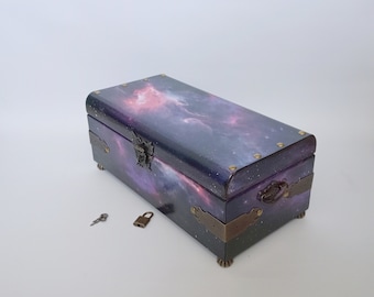 Große, fantasievolle, kosmische Holztruhe mit Schloss, umweltfreundliches Geschenk
