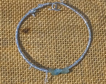 Handgjort akvamarinarmband, stålarmband, armband med metallsnöre