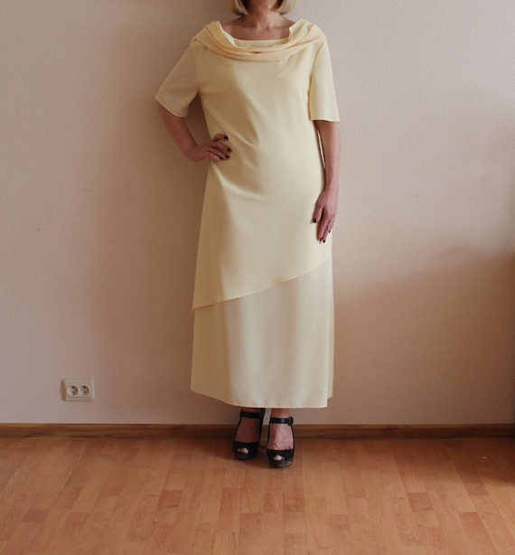 womens pale yellow dress