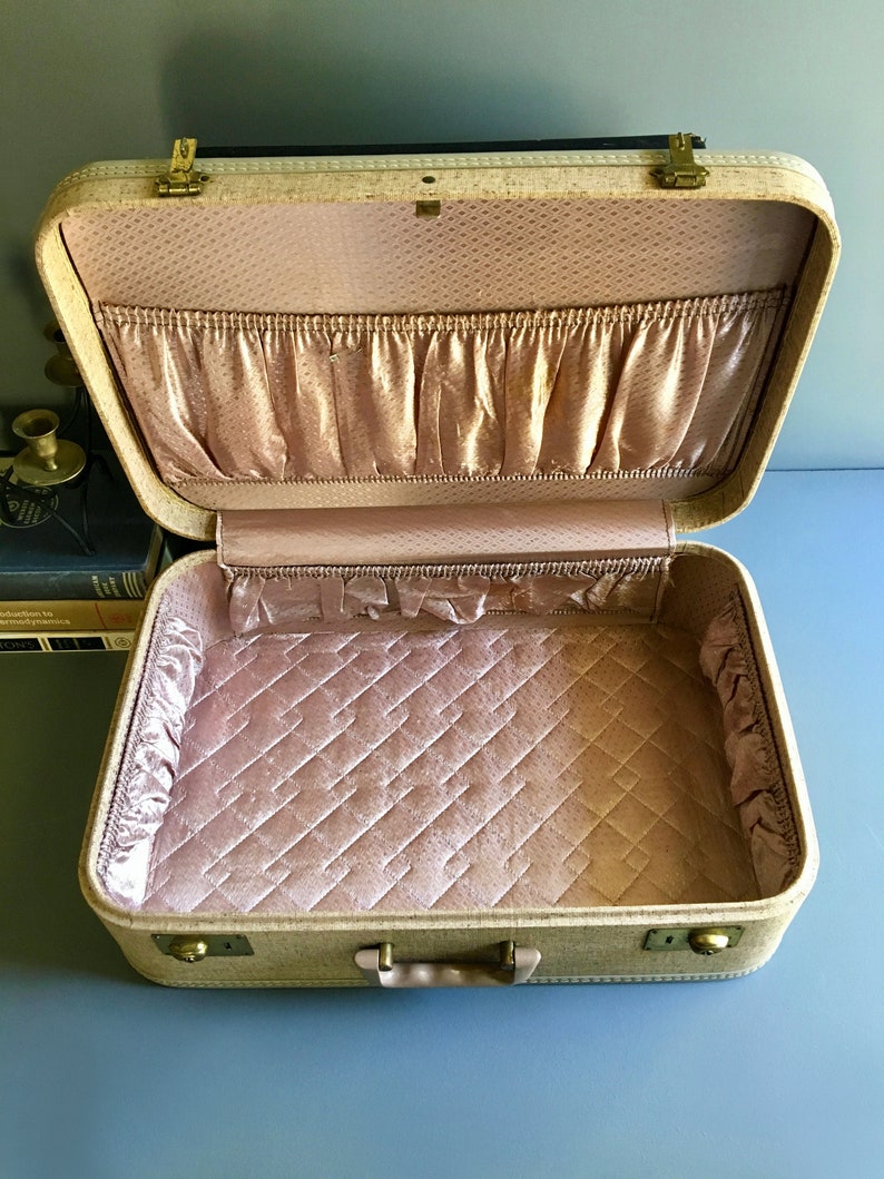 Vintage Mid Century 1950/'s Hard Shell Suitcase Large Luggage or Display Piece w Subtle Tweed Style Pattern /& Pale Blue Rims