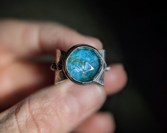 Neon Apatite