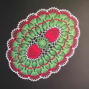 Christmas Crochet doily —Oval doilies -Home decor - White red green crochet doilies - Mother&#39;s Day - Handmade - Handmade tablecloth