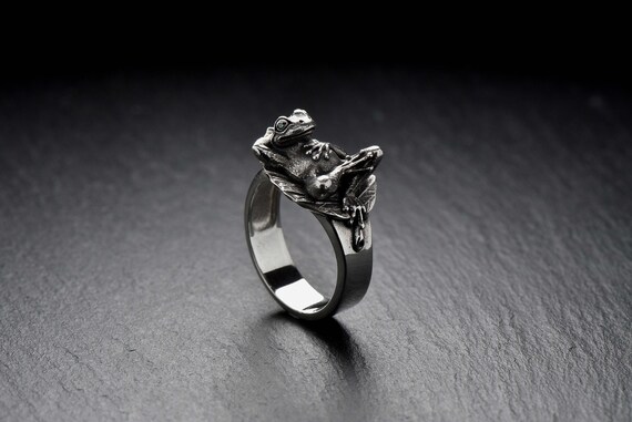 silver frog ring