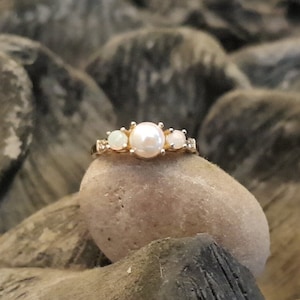 Diamond and pearl rings in white gold hot sale