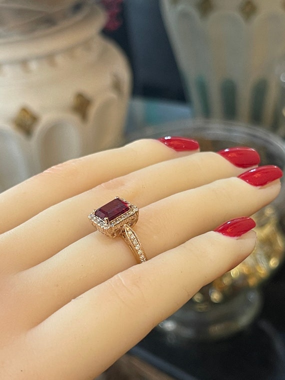 Diamond Ring: Buy Signature Ruby, Emerald Ring Online in India | Rose