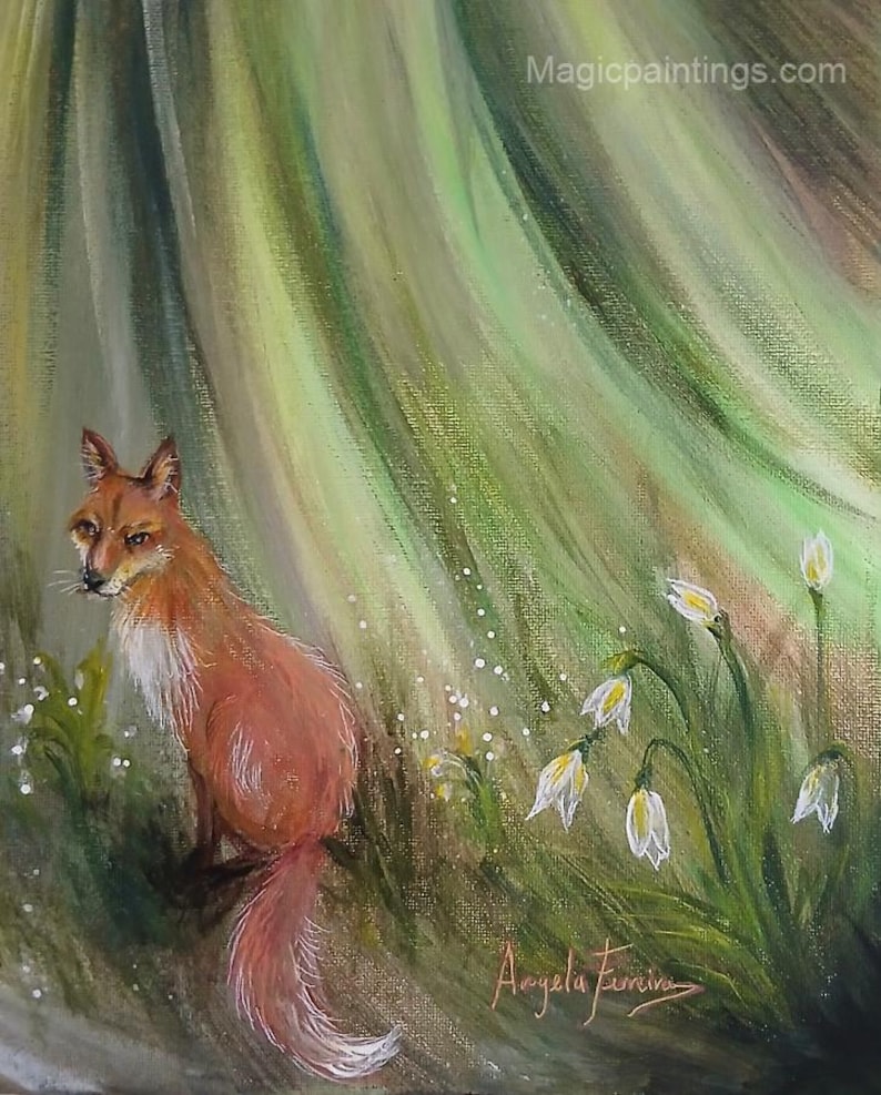 Puede incluir: Pintura al &oacute;leo de un zorro con pelaje rojizo-anaranjado, sentado en una zona herbosa con flores blancas. El fondo presenta pinceladas verticales verdes y marrones, y el sitio web "Magicpaintings.com" es visible.